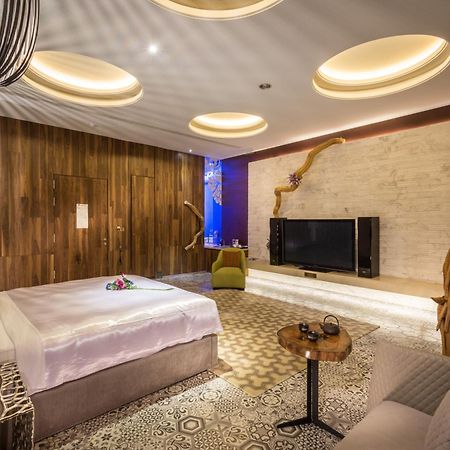 Mulan Motel Taichung Luaran gambar