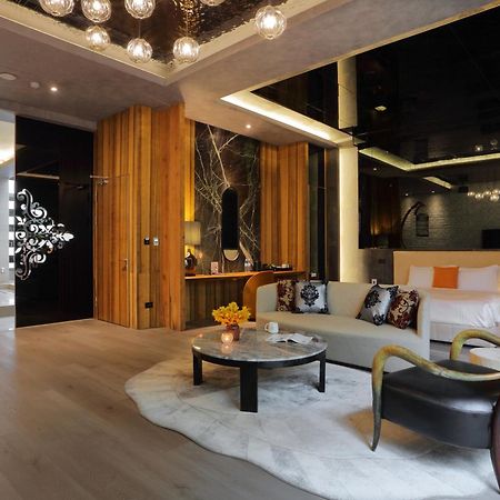 Mulan Motel Taichung Luaran gambar