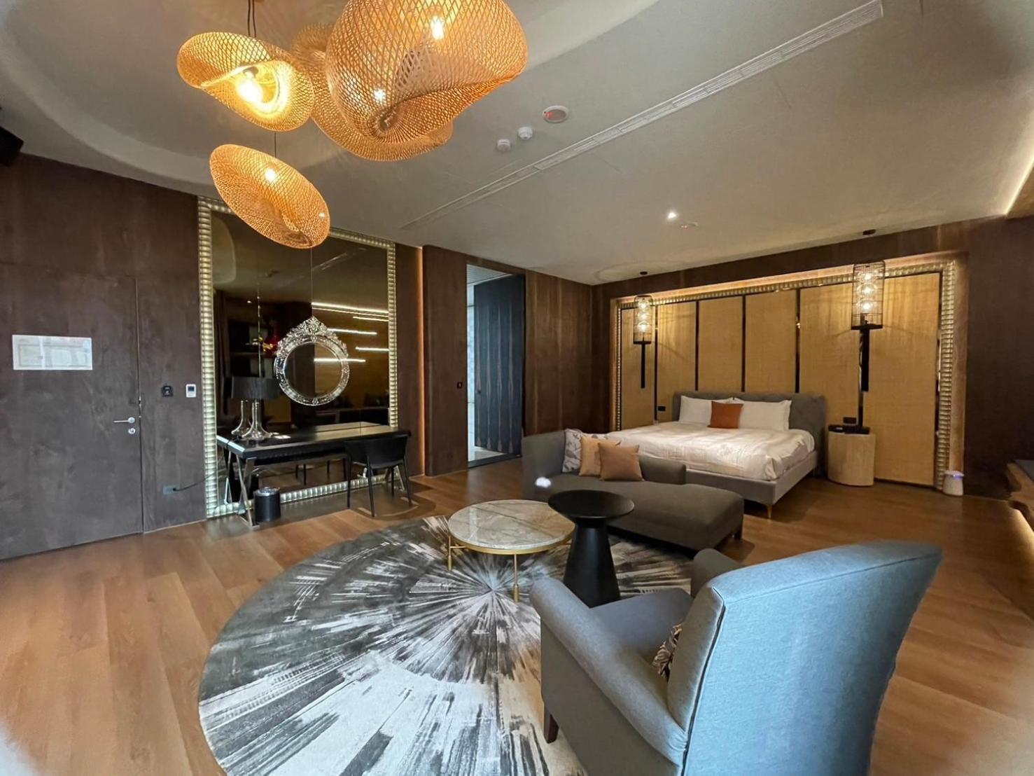 Mulan Motel Taichung Luaran gambar