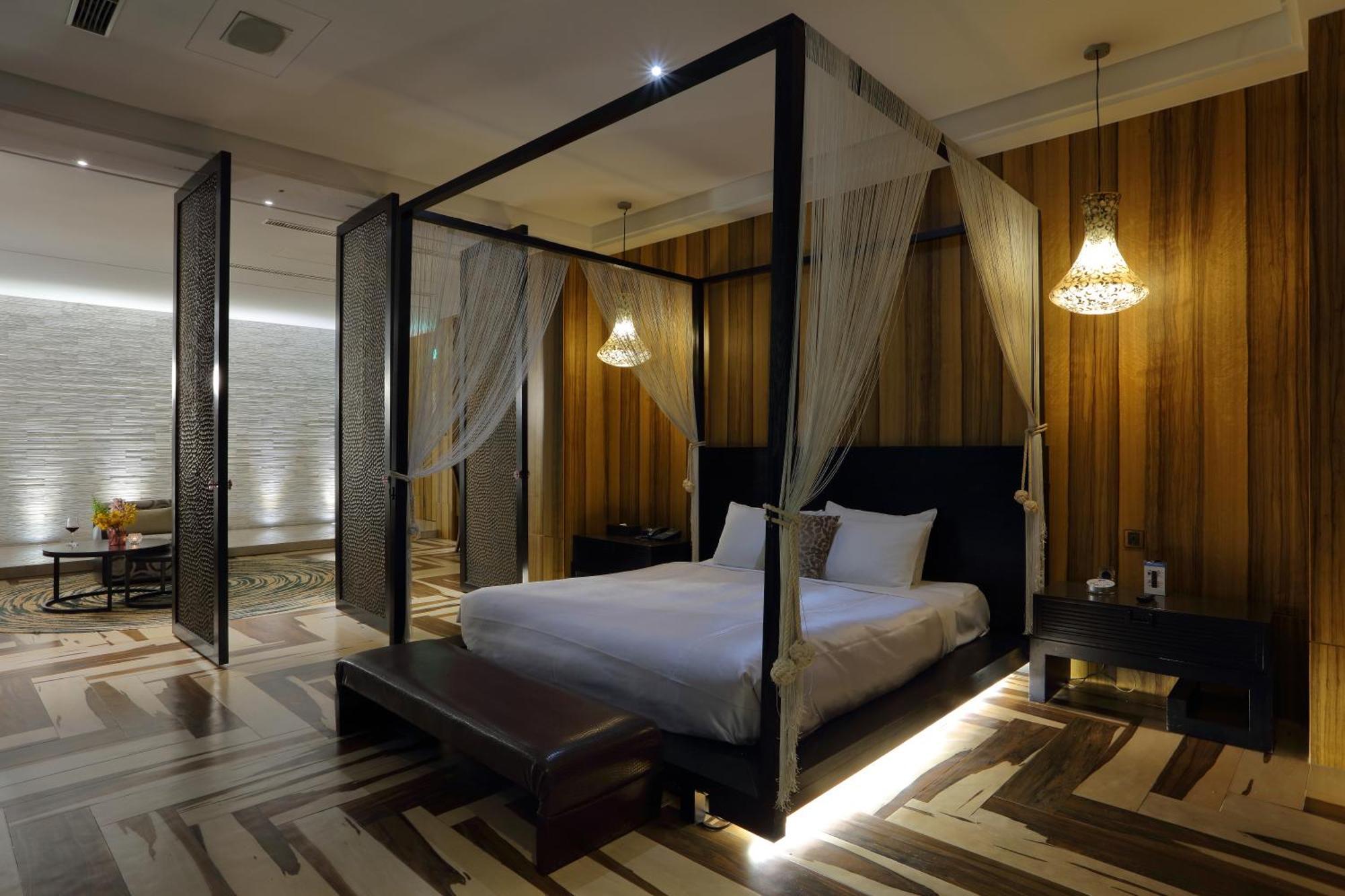 Mulan Motel Taichung Luaran gambar