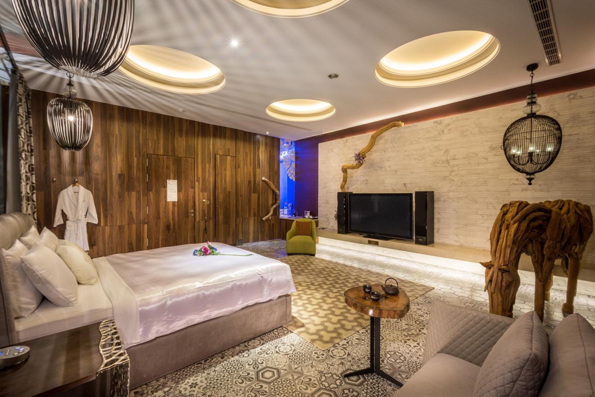 Mulan Motel Taichung Luaran gambar