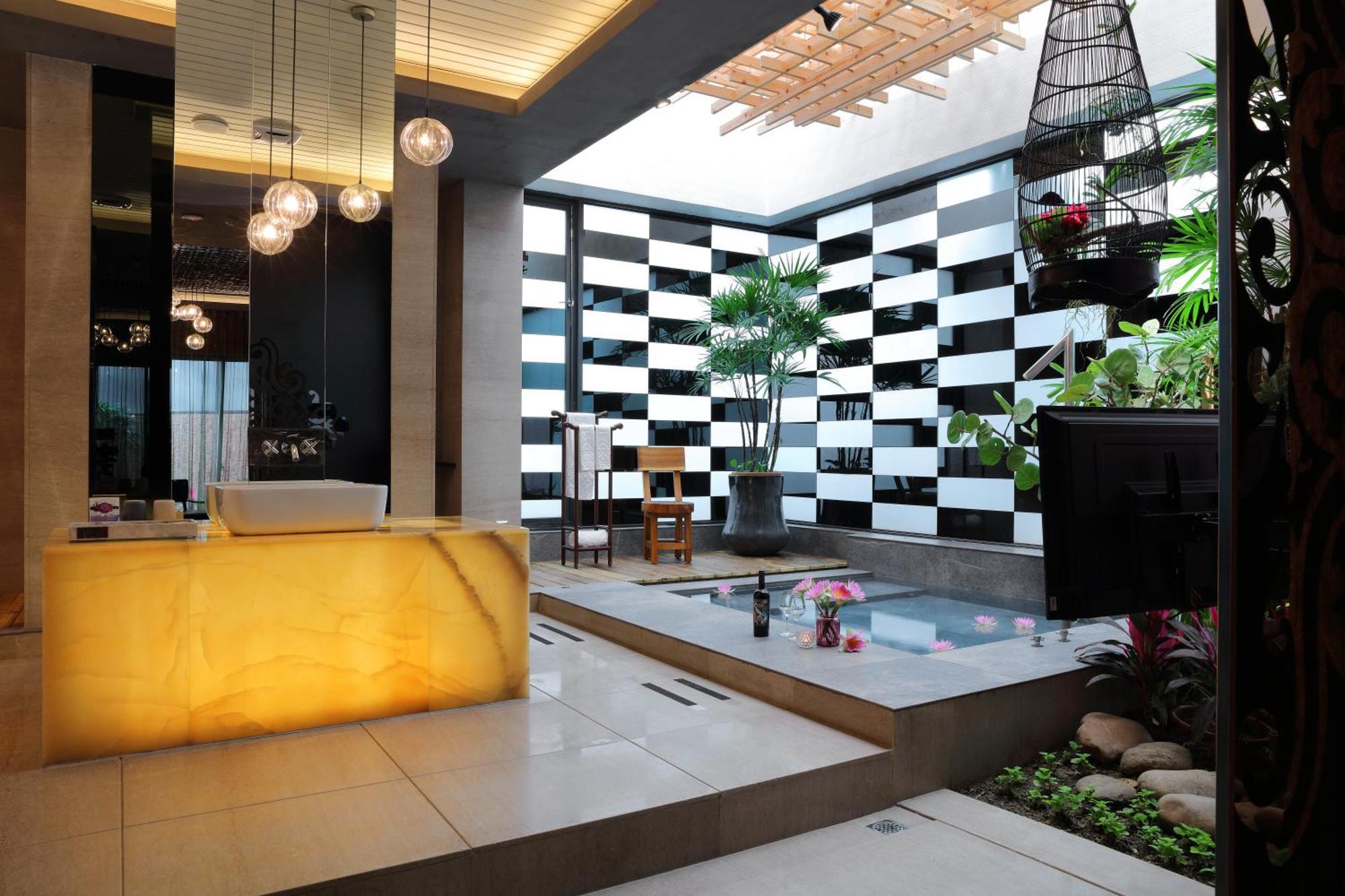 Mulan Motel Taichung Luaran gambar